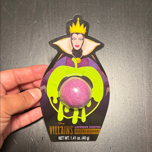 Disney Villains Blackberry Bath Bomb with Color Twist set - Picture 3 of 4